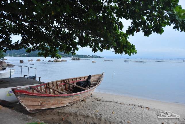 A orla de Santo Antônio de Lisboa, bairro de  Florianópolis, Santa Catarina